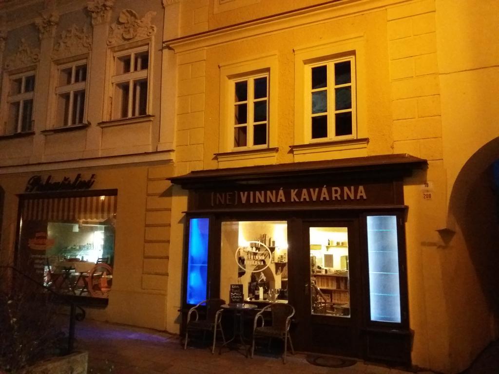 Vinna Kavarna Mikulov Buitenkant foto